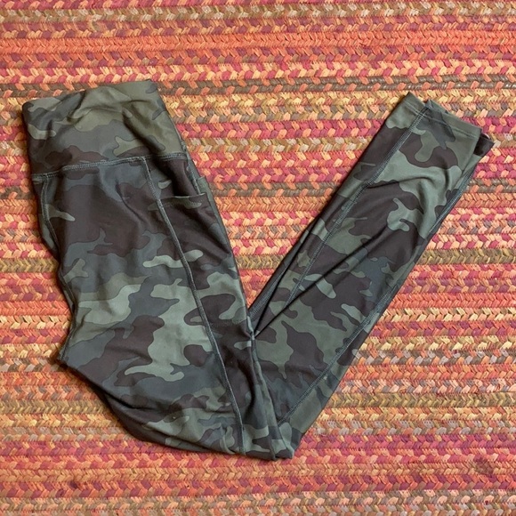 ATHLETIC WORKS ARMY PRINT SIDE POCKET LEGGINGS - Picture 1 of 4